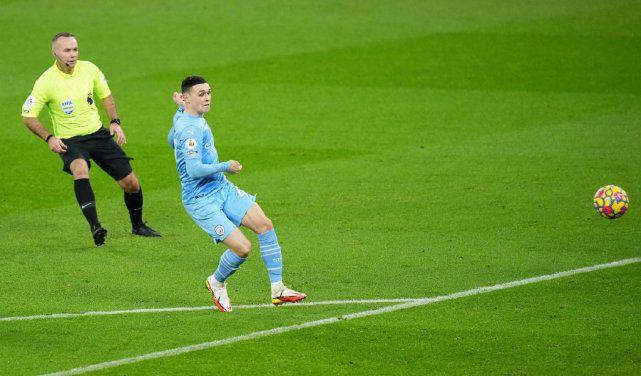  曼城锋线火力全开，客场大胜延续领跑优势  